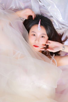 年轻善良的嫂子在线观看